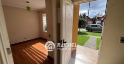 SE ARRIENDA IMPECABLE CASA 4 Dormitorios-Barrio Las Encinas