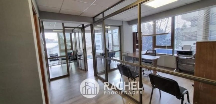 ARRIENDA OFICINA 2 PRIVADOS Y SALA DE REUNIONES EN AVENIDA ALEMANIA.