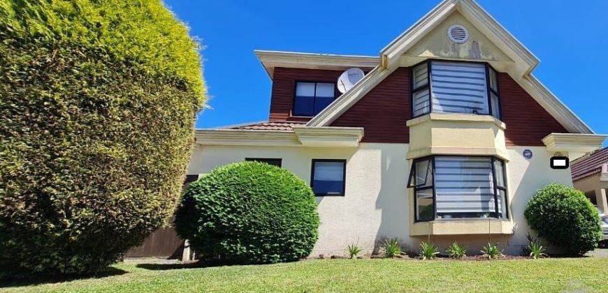 SE VENDE CÓMODA Y AMPLIA CASA EN BARRIO INGLÉS TEMUCO
