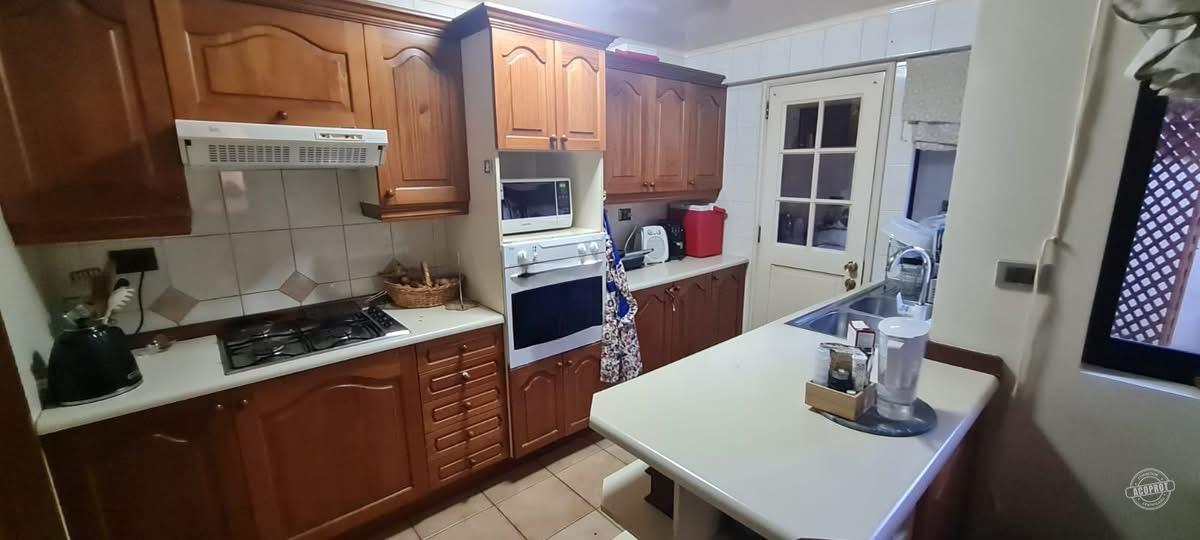 SE VENDE CÓMODA Y AMPLIA CASA EN BARRIO INGLÉS TEMUCO