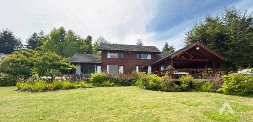 Casa en parcela en venta en Villarrica con acceso al lago