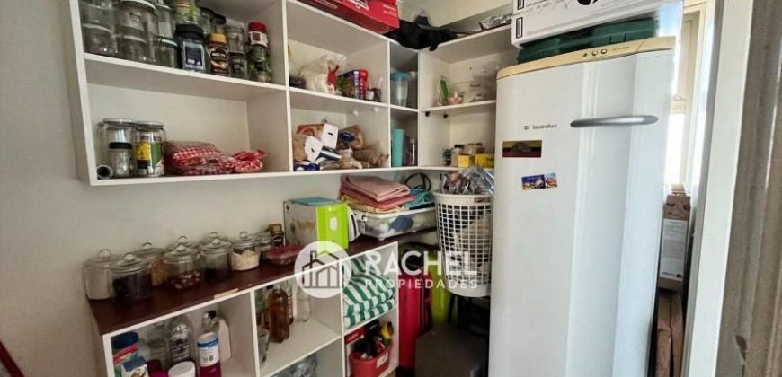 EN VENTA GRAN CASA 4 DORMITORIOS MÁS SERVICIO – SECTOR PONIENTE