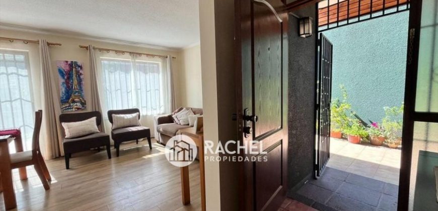 EN VENTA GRAN CASA 4 DORMITORIOS MÁS SERVICIO – SECTOR PONIENTE