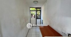 ¡¡OPORTUNIDAD!! SE VENDE ESPACIOSA CASA Ideal remodelar- sector Lomas de Mirasur