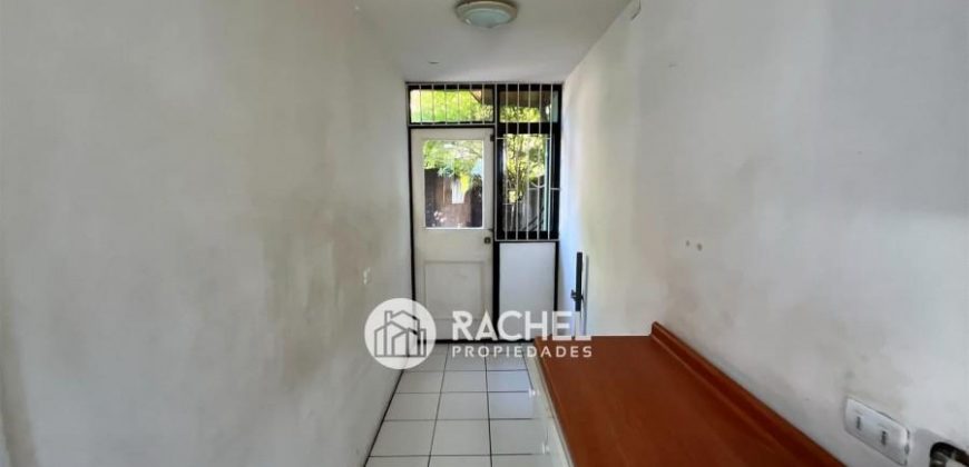 ¡¡OPORTUNIDAD!! SE VENDE ESPACIOSA CASA Ideal remodelar- sector Lomas de Mirasur