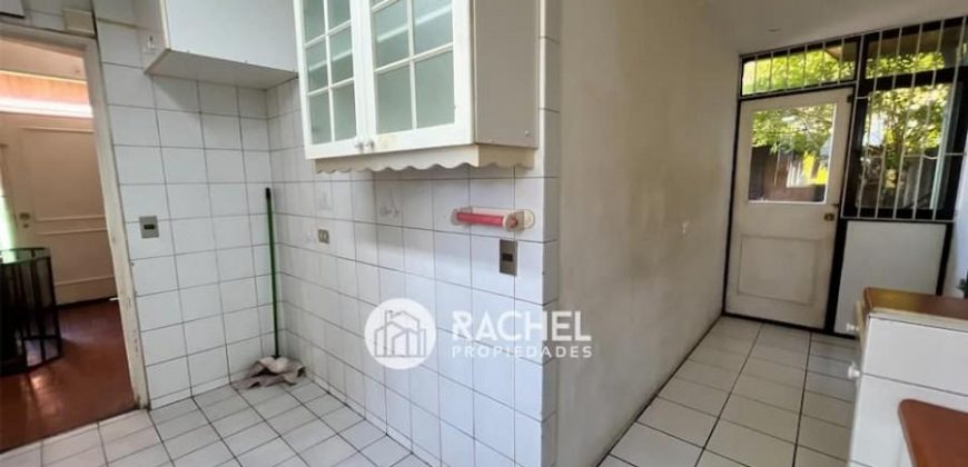 ¡¡OPORTUNIDAD!! SE VENDE ESPACIOSA CASA Ideal remodelar- sector Lomas de Mirasur
