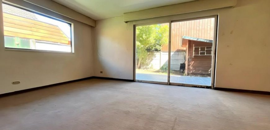 ¡¡OPORTUNIDAD!! SE VENDE ESPACIOSA CASA Ideal remodelar- sector Lomas de Mirasur