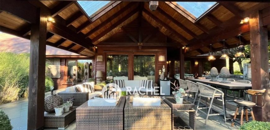SE VENDE HERMOSA CASA EN PARCELA CON ESPECTACULAR JARDIN, PISCINA Y QUINCHO- Santa Justa de Metrenco