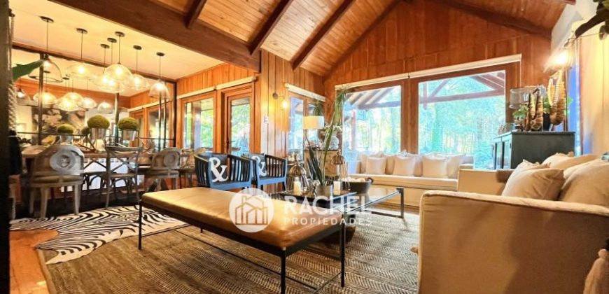 SE VENDE HERMOSA CASA EN PARCELA CON ESPECTACULAR JARDIN, PISCINA Y QUINCHO- Santa Justa de Metrenco