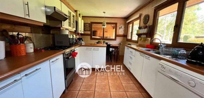 SE VENDE HERMOSA CASA EN PARCELA CON ESPECTACULAR JARDIN, PISCINA Y QUINCHO- Santa Justa de Metrenco