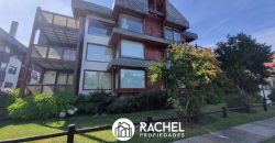 EN VENTA HERMOSO DUPLEX DE 3 DORMITORIOS AMOBLADO EN A PASOS DEL CENTRO DE PUCON