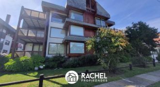 EN VENTA HERMOSO DUPLEX DE 3 DORMITORIOS AMOBLADO EN A PASOS DEL CENTRO DE PUCON