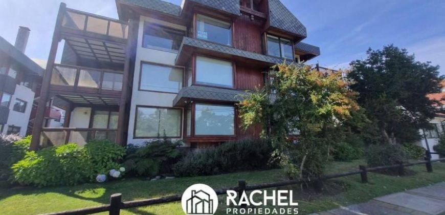 EN VENTA HERMOSO DUPLEX DE 3 DORMITORIOS AMOBLADO EN A PASOS DEL CENTRO DE PUCON