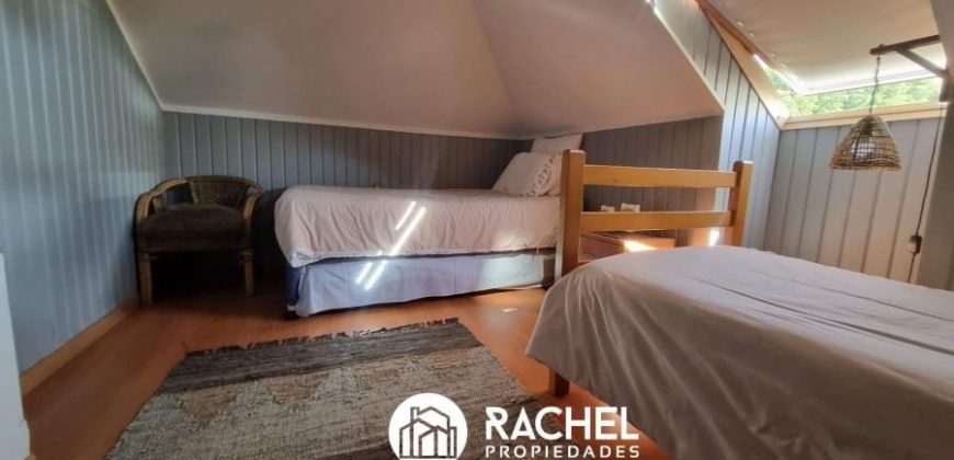 EN VENTA HERMOSO DUPLEX DE 3 DORMITORIOS AMOBLADO EN A PASOS DEL CENTRO DE PUCON