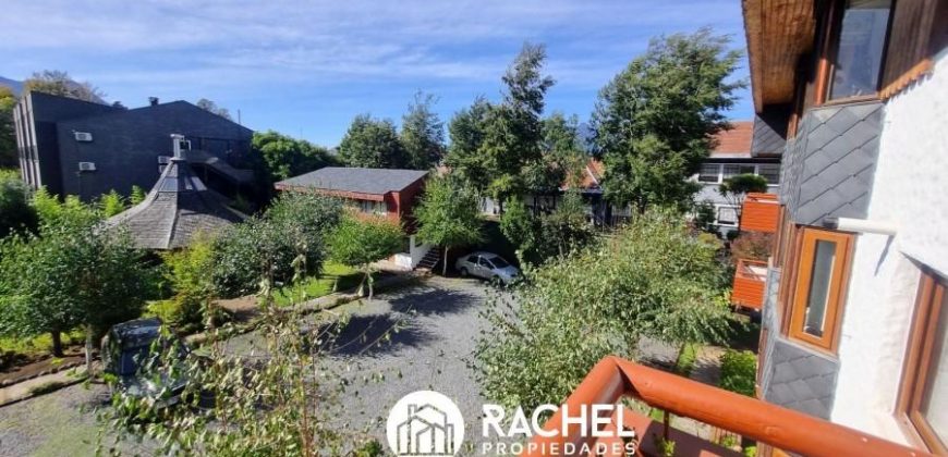 EN VENTA HERMOSO DUPLEX DE 3 DORMITORIOS AMOBLADO EN A PASOS DEL CENTRO DE PUCON