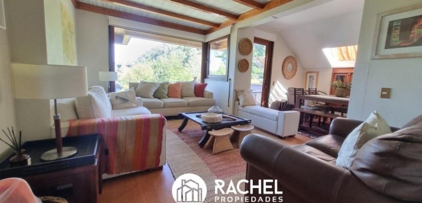 EN VENTA HERMOSO DUPLEX DE 3 DORMITORIOS AMOBLADO EN A PASOS DEL CENTRO DE PUCON