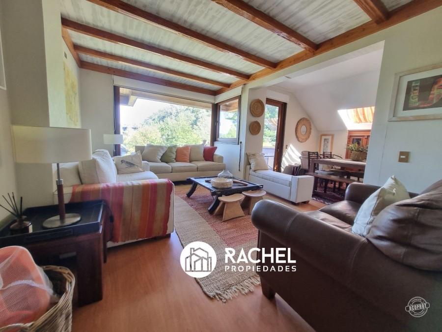 EN VENTA HERMOSO DUPLEX DE 3 DORMITORIOS AMOBLADO EN A PASOS DEL CENTRO DE PUCON