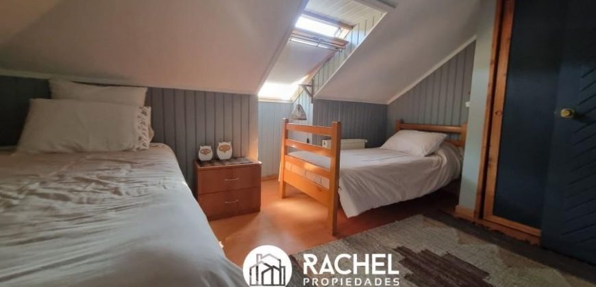 EN VENTA HERMOSO DUPLEX DE 3 DORMITORIOS AMOBLADO EN A PASOS DEL CENTRO DE PUCON