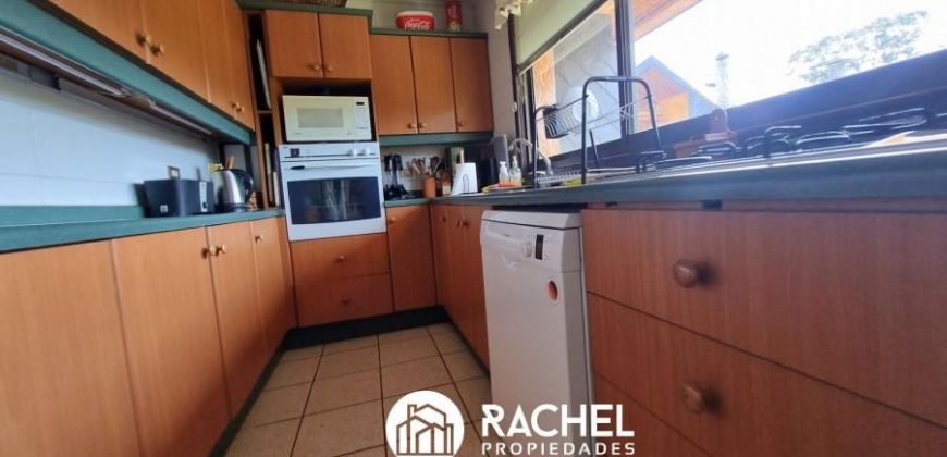 EN VENTA HERMOSO DUPLEX DE 3 DORMITORIOS AMOBLADO EN A PASOS DEL CENTRO DE PUCON