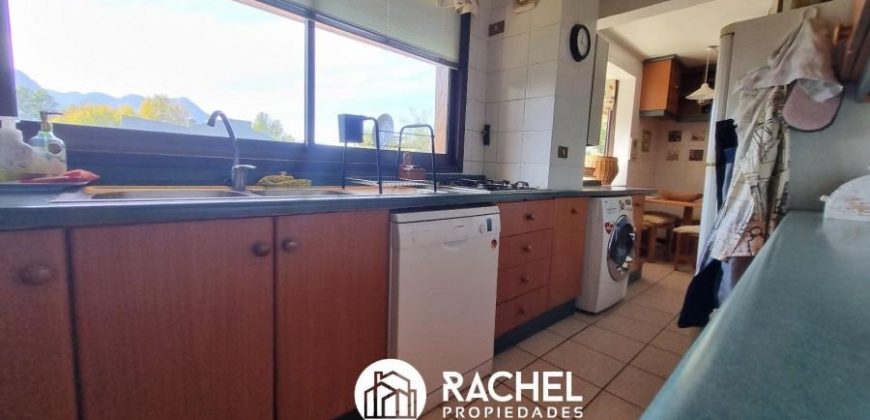 EN VENTA HERMOSO DUPLEX DE 3 DORMITORIOS AMOBLADO EN A PASOS DEL CENTRO DE PUCON