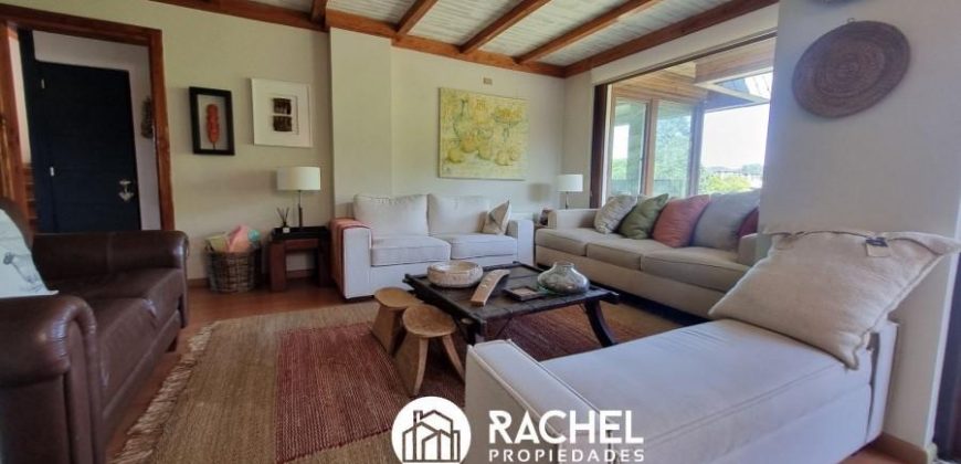 EN VENTA HERMOSO DUPLEX DE 3 DORMITORIOS AMOBLADO EN A PASOS DEL CENTRO DE PUCON