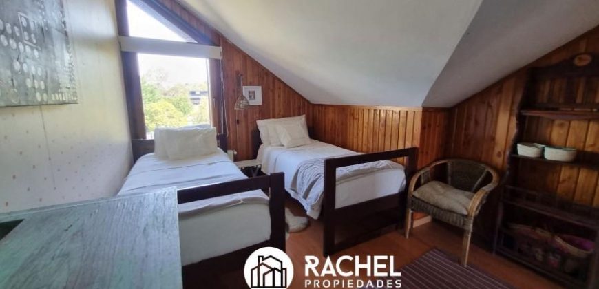 EN VENTA HERMOSO DUPLEX DE 3 DORMITORIOS AMOBLADO EN A PASOS DEL CENTRO DE PUCON