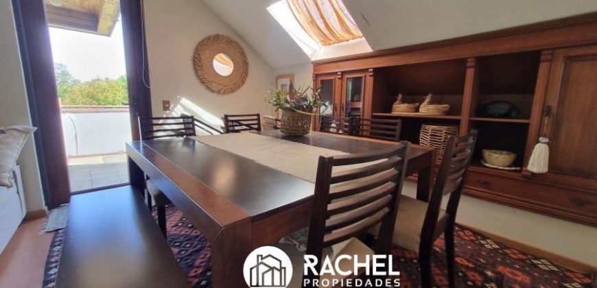 EN VENTA HERMOSO DUPLEX DE 3 DORMITORIOS AMOBLADO EN A PASOS DEL CENTRO DE PUCON