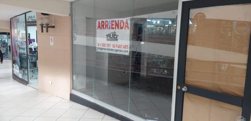 Excelente Local Comercial en Edificio Policentro, Bulnes 443, pleno centro de Temuco