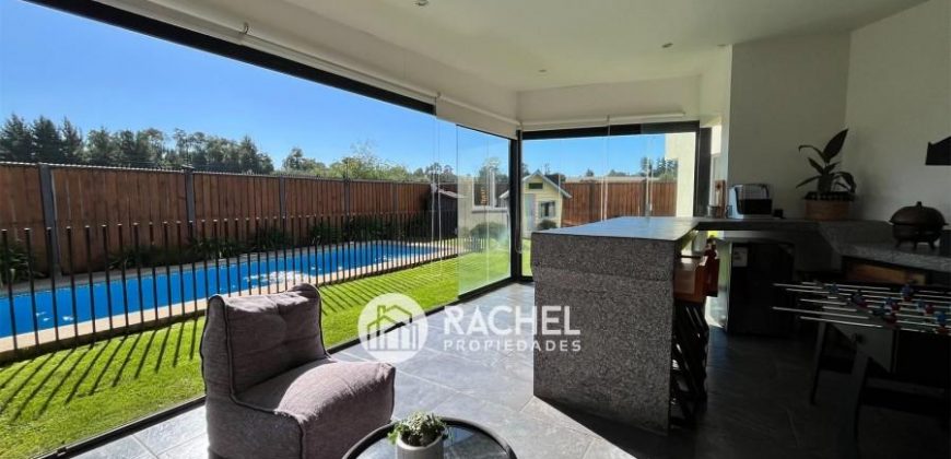 SE VENDE ESPECTACULAR CASA CON ALTA EFICIENCIA ENERGÉTICA- Sector Poniente