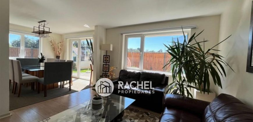 SE VENDE ESPECTACULAR CASA CON ALTA EFICIENCIA ENERGÉTICA- Sector Poniente