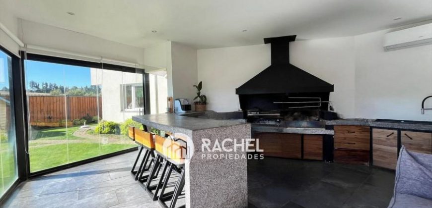 SE VENDE ESPECTACULAR CASA CON ALTA EFICIENCIA ENERGÉTICA- Sector Poniente
