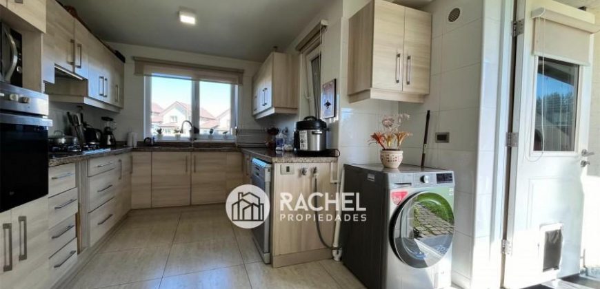 SE VENDE ESPECTACULAR CASA CON ALTA EFICIENCIA ENERGÉTICA- Sector Poniente