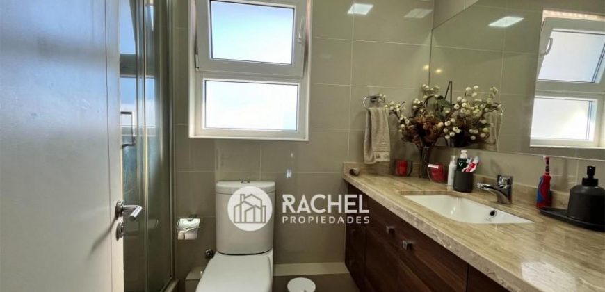 SE VENDE ESPECTACULAR CASA CON ALTA EFICIENCIA ENERGÉTICA- Sector Poniente