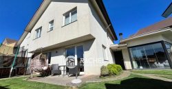 SE VENDE ESPECTACULAR CASA CON ALTA EFICIENCIA ENERGÉTICA- Sector Poniente