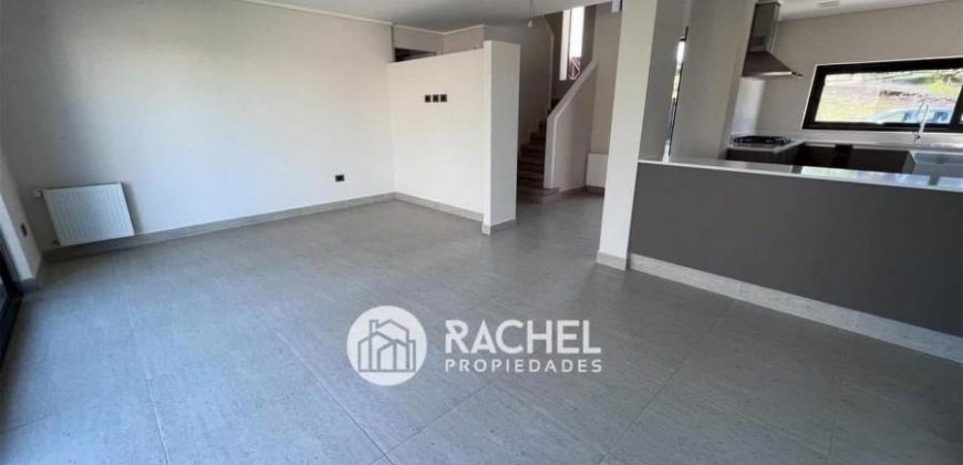 SE ARRIENDA MODERNA Y EXCLUSIVA CASA MEDITERRANEA EN CONDOMINIO BELO HORIZONTE