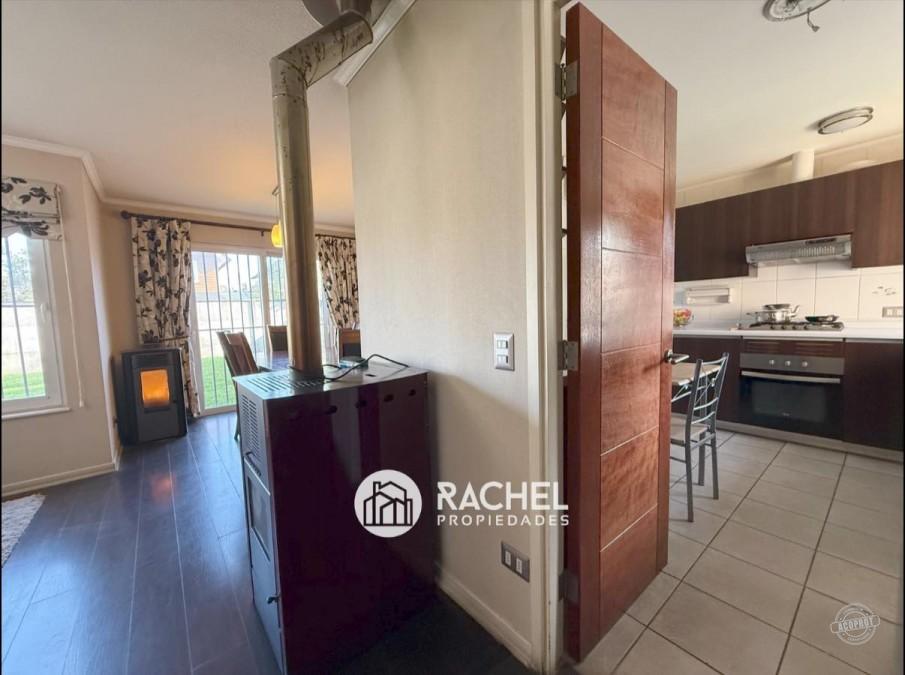 SE VENDE LINDA CASA CON GRAN JARDIN EN CONDOMINIO CERRADO – Sector Barrio Inglés