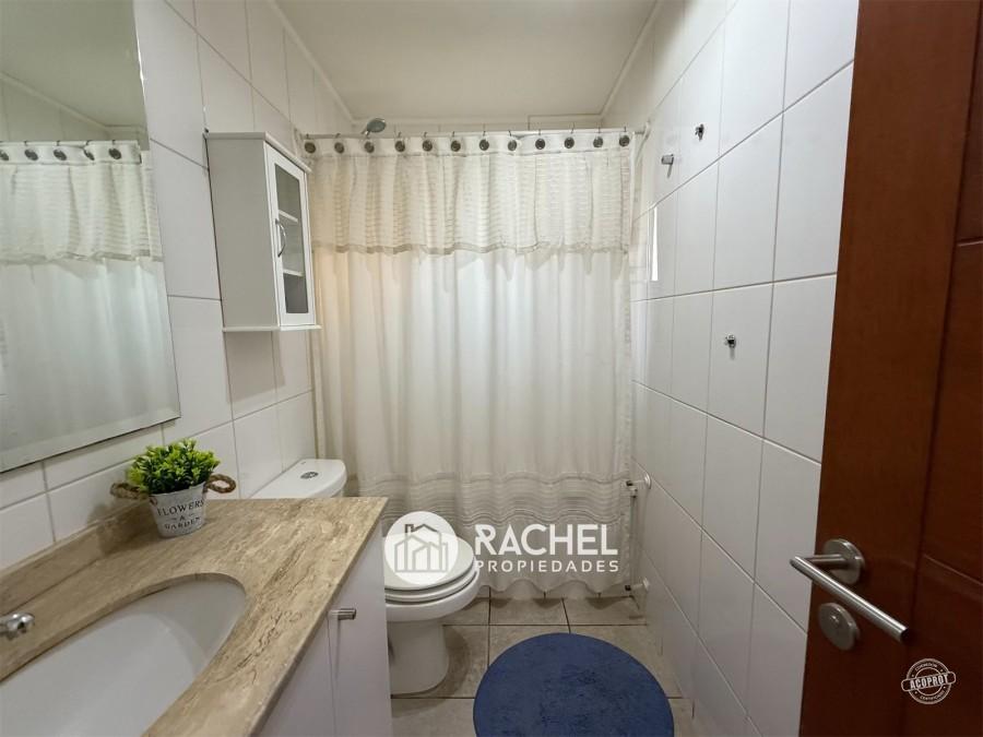 SE VENDE LINDA CASA CON GRAN JARDIN EN CONDOMINIO CERRADO – Sector Barrio Inglés