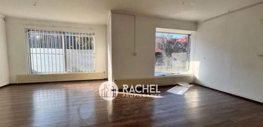 SE ARRIENDA CASA CON DESTINO COMERCIAL Y GRAN TERRENO- Calle Aragón , Sector Torremolinos