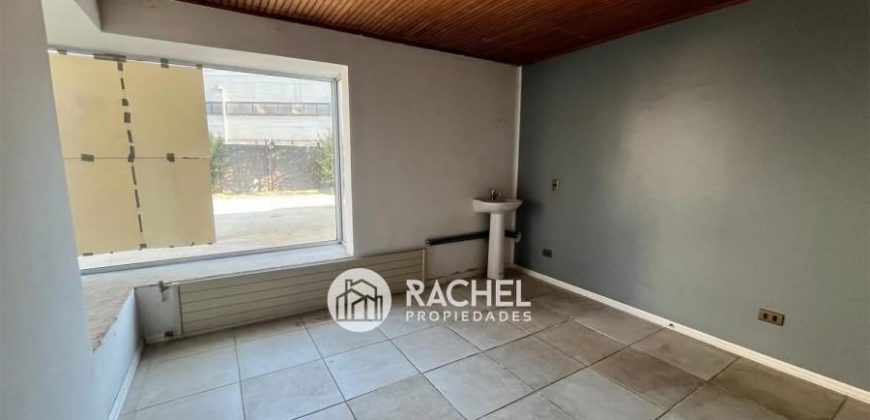 SE ARRIENDA CASA CON DESTINO COMERCIAL Y GRAN TERRENO- Calle Aragón , Sector Torremolinos