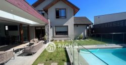 SE VENDE HERMOSA CASA CON QUINCHO Y PISCINA sector Portal de la Frontera