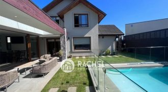 SE VENDE HERMOSA CASA CON QUINCHO Y PISCINA sector Portal de la Frontera