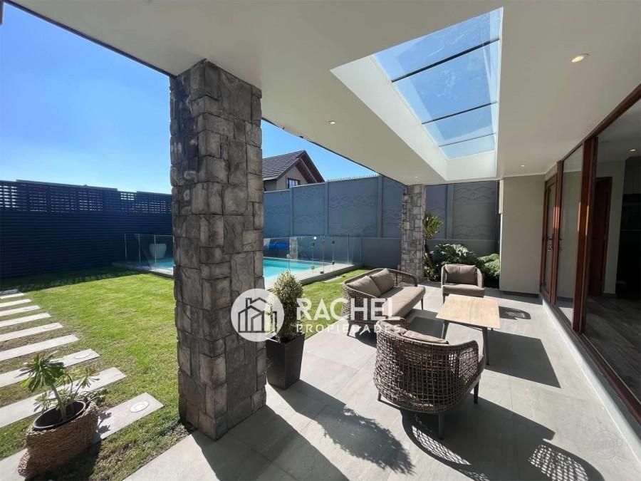 SE VENDE HERMOSA CASA CON QUINCHO Y PISCINA sector Portal de la Frontera