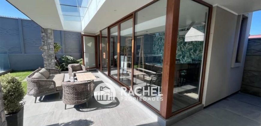 SE VENDE HERMOSA CASA CON QUINCHO Y PISCINA sector Portal de la Frontera