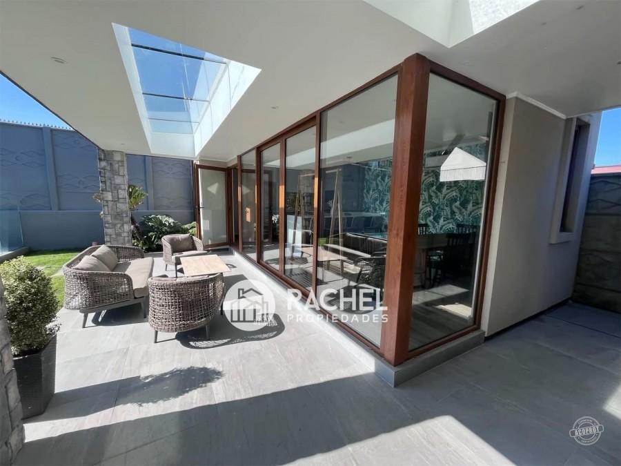 SE VENDE HERMOSA CASA CON QUINCHO Y PISCINA sector Portal de la Frontera