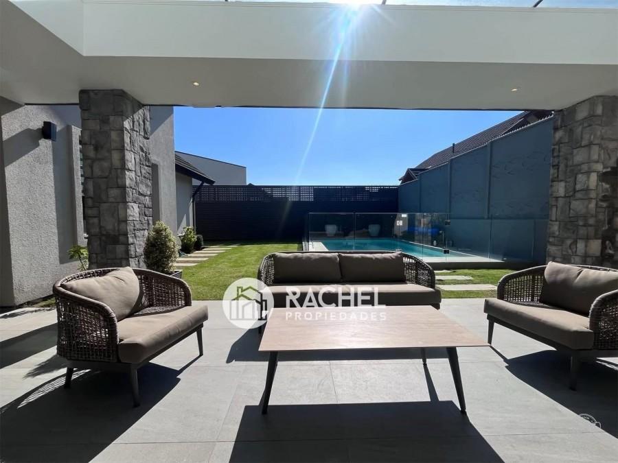 SE VENDE HERMOSA CASA CON QUINCHO Y PISCINA sector Portal de la Frontera