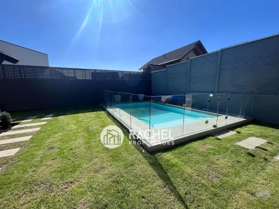 SE VENDE HERMOSA CASA CON QUINCHO Y PISCINA sector Portal de la Frontera