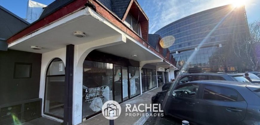 SE ARRIENDA LOCAL COMERCIAL REMODELADO EN CENTRO COMERCIAL CON ALTO FLUJO – Torremolinos con Avda Alemania