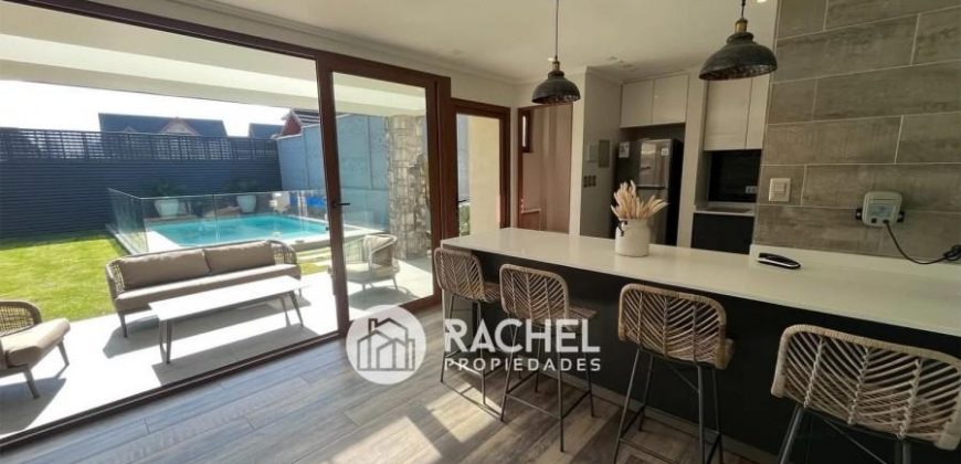 SE VENDE HERMOSA CASA CON QUINCHO Y PISCINA sector Portal de la Frontera