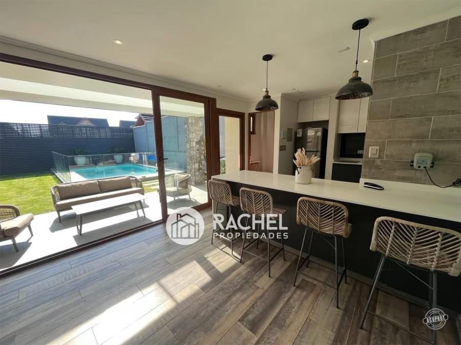 SE VENDE HERMOSA CASA CON QUINCHO Y PISCINA sector Portal de la Frontera