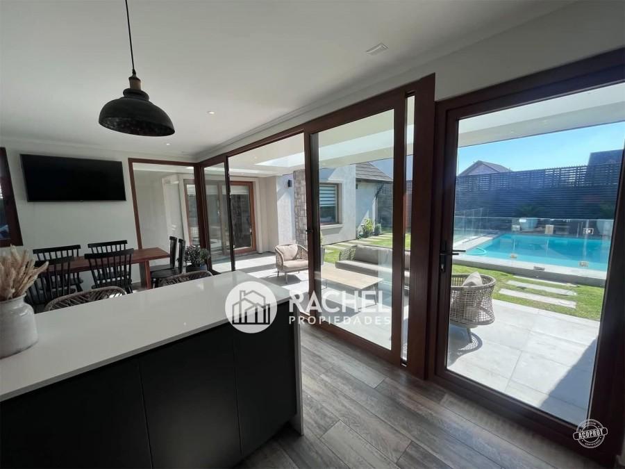SE VENDE HERMOSA CASA CON QUINCHO Y PISCINA sector Portal de la Frontera